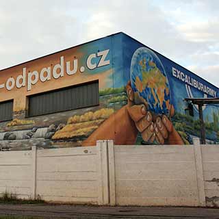 Rozsáhlá venkovní malba na budově čističky odpadních vod Excalibur Army