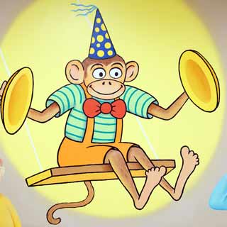 Opička v cirkuse na dětské nástěnné malbě